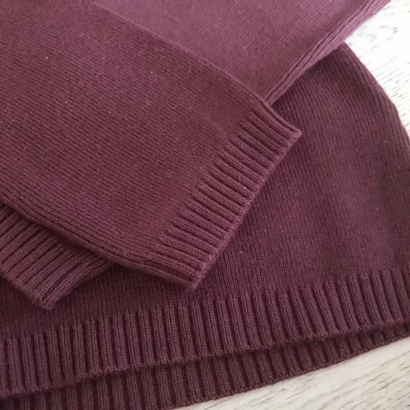 RW&CO Burgundy V-neck Knit Sweater - Picture 4 of 7
